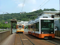 路面電車と松山城